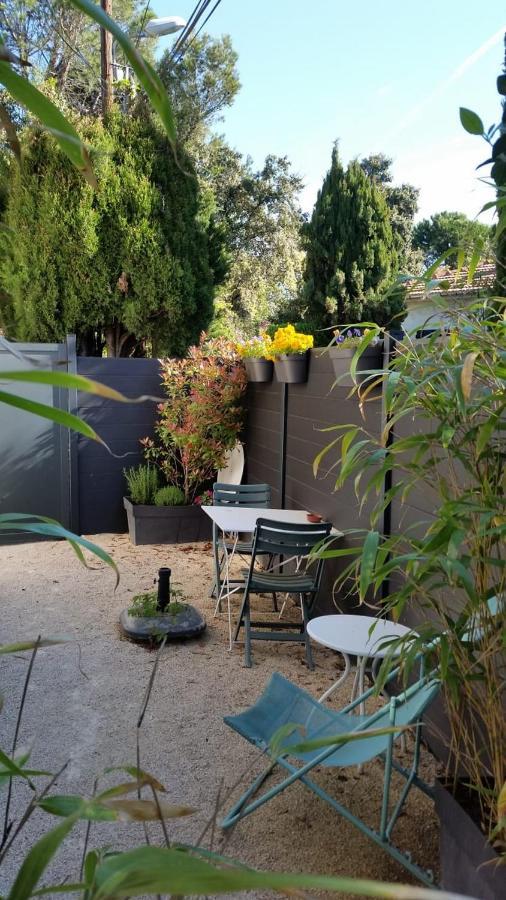 Studio Charmant Et Calme Villeneuve Les Avignon Entree Et Cour Independantes Climatisation Piscine Parking Villeneuve-lès-Avignon Exterior foto