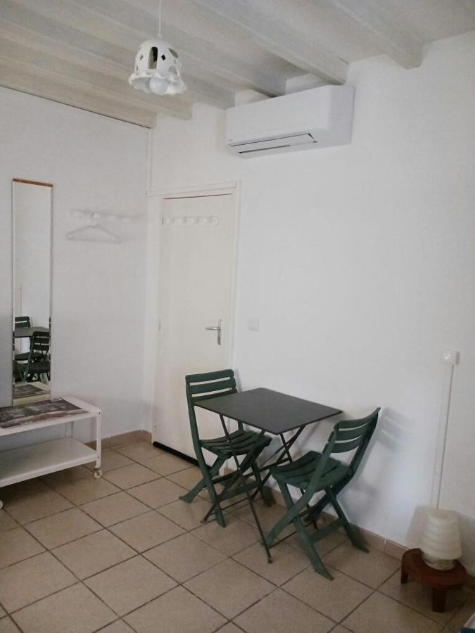 Studio Charmant Et Calme Villeneuve Les Avignon Entree Et Cour Independantes Climatisation Piscine Parking Villeneuve-lès-Avignon Exterior foto